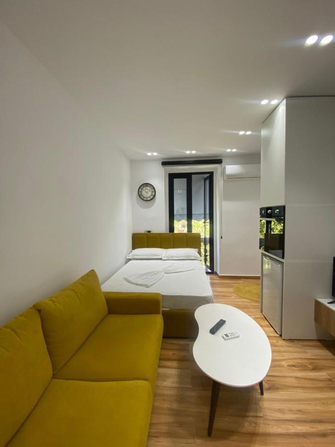 Luxury In Blloku Area Apartament